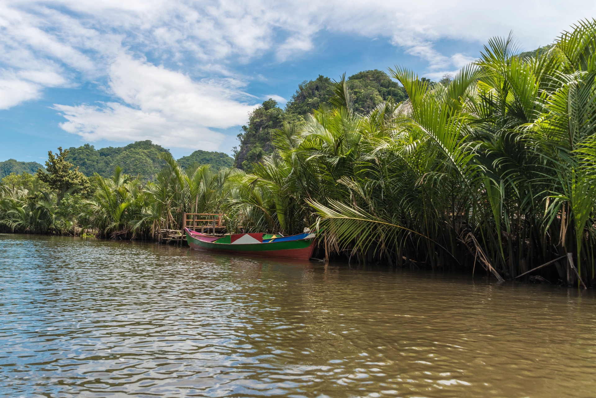 Rivière Puteh à Rammang Rammang